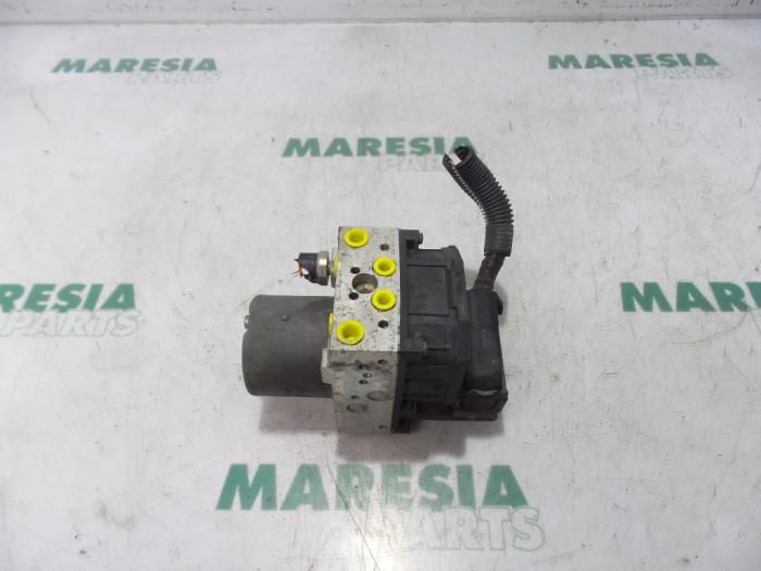 Gebruikte ABS Pomp Citroen C8 (EA/EB) 2.0 16V Prijs € 157,50 Margeregeling aangeboden door Maresia Parts