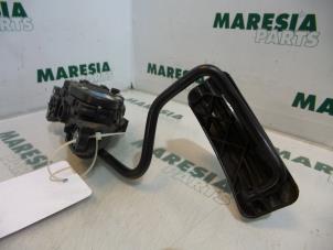 Gebruikte Gaspedaalpositie Sensor Renault Espace (JK) 2.0 16V Prijs € 29,99 Margeregeling aangeboden door Maresia Parts