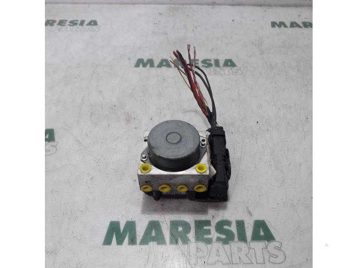 Gebruikte ABS Pomp Renault Kangoo Express (FW) 1.5 dCi 90 FAP Prijs € 89,95 Margeregeling aangeboden door Maresia Parts