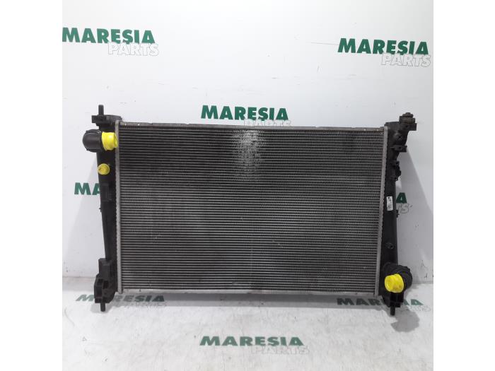 Gebruikte Radiateur Fiat Bravo (198A) 1.4 16V Prijs € 35,00 Margeregeling aangeboden door Maresia Parts