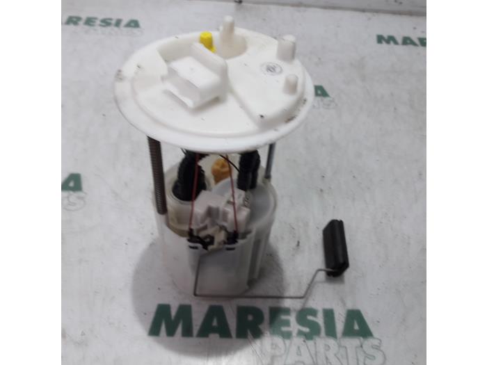 Gebruikte Tank element Pomp Fiat Bravo (198A) 1.4 16V Prijs € 20,00 Margeregeling aangeboden door Maresia Parts