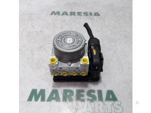 Gebruikte ABS Pomp Dacia Lodgy (JS) 1.2 TCE 16V Prijs € 178,50 Margeregeling aangeboden door Maresia Parts