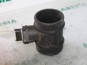 Gebruikte Luchthoeveelheidsmeter Alfa Romeo 147 (937) 1.6 Twin Spark 16V Prijs € 35,00 Margeregeling aangeboden door Maresia Parts