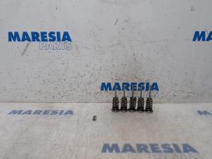 Gebruikte Cilinderkop Peugeot 3008 I (0U/HU) 1.6 VTI 16V Prijs € 40,00 Margeregeling aangeboden door Maresia Parts