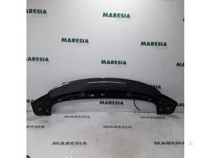 Gebruikte Spoiler Citroen C4 Cactus (0B/0P) 1.6 Blue Hdi 100 Prijs € 183,75 Margeregeling aangeboden door Maresia Parts