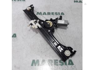 Gebruikte Ruitmechaniek 2Deurs links-voor Fiat 500 (312) 1.2 69 Prijs € 35,00 Margeregeling aangeboden door Maresia Parts