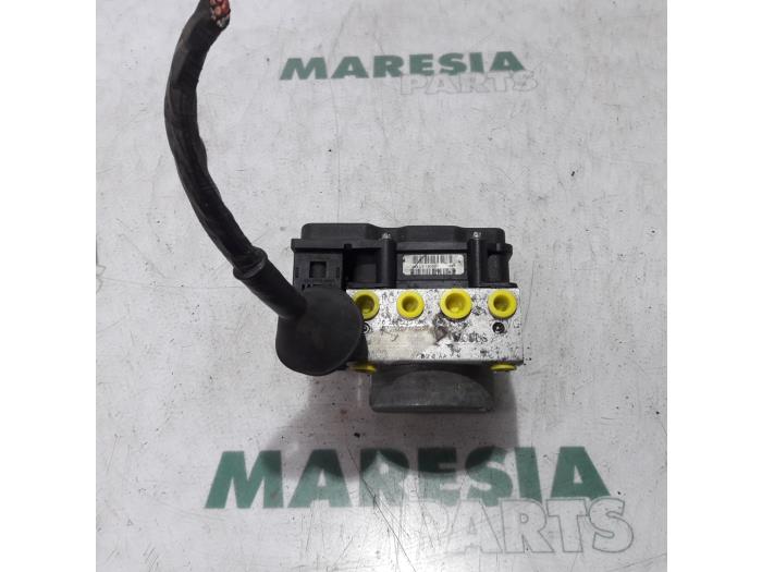 Gebruikte ABS Pomp Renault Modus/Grand Modus (JP) 1.4 16V Prijs € 35,00 Margeregeling aangeboden door Maresia Parts