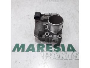 Gebruikte Gasklephuis Renault Espace (JK) 2.0 dCi 16V 150 FAP Prijs € 39,95 Margeregeling aangeboden door Maresia Parts