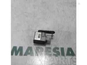 Gebruikte Motor Koplamp Renault Megane III Berline (BZ) 2.0 16V TCe 180 Prijs € 90,00 Margeregeling aangeboden door Maresia Parts