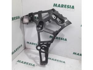 Gebruikte Bumperframe achter Renault Megane III Berline (BZ) 2.0 16V TCe 180 Prijs € 25,00 Margeregeling aangeboden door Maresia Parts