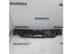 Gebruikte Bumperframe achter Renault Megane III Berline (BZ) 2.0 16V TCe 180 Prijs € 25,00 Margeregeling aangeboden door Maresia Parts