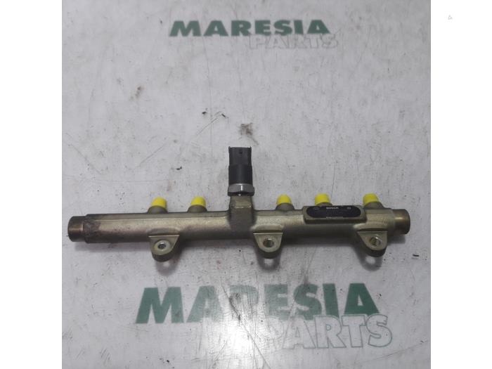 Gebruikte Injector brug Fiat Punto II (188) 1.9 JTD 80 ELX Prijs € 50,00 Margeregeling aangeboden door Maresia Parts