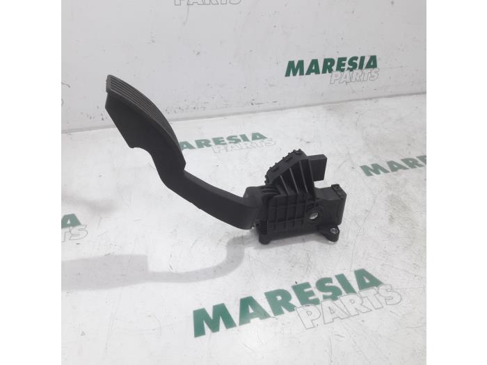 Gebruikte Gaspedaalpositie Sensor Fiat Punto III (199) 1.3 JTD Multijet 85 16V Prijs € 15,00 Margeregeling aangeboden door Maresia Parts