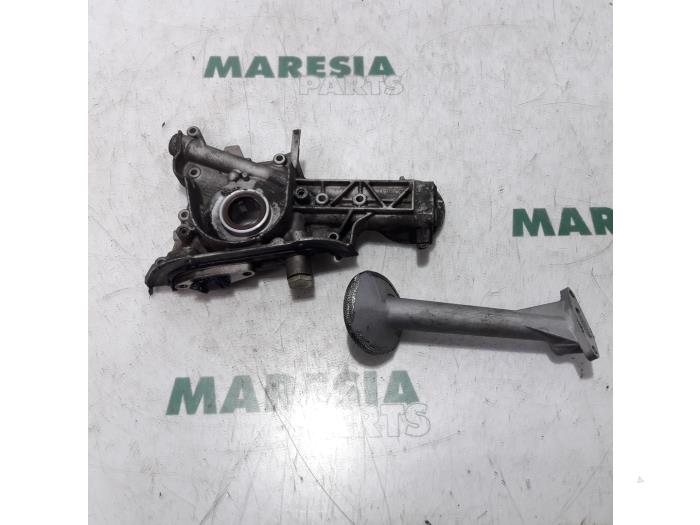 Gebruikte Oliepomp Fiat Multipla (186) 1.9 JTD 105 SX,ELX Prijs € 75,00 Margeregeling aangeboden door Maresia Parts