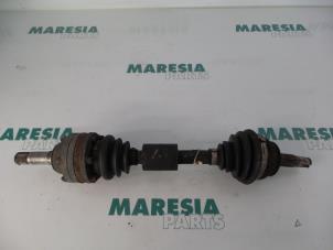 Gebruikte Aandrijfas links-voor Alfa Romeo 147 (937) 1.6 Twin Spark 16V Prijs € 50,00 Margeregeling aangeboden door Maresia Parts