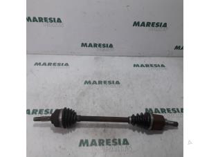 Gebruikte Steekas links-voor Peugeot 207 SW (WE/WU) 1.4 16V Vti Prijs € 25,00 Margeregeling aangeboden door Maresia Parts