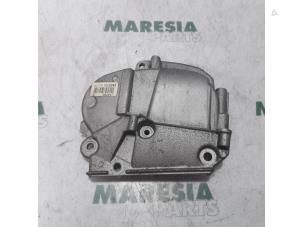 Gebruikte Distributiedeksel Renault Modus/Grand Modus (JP) 1.4 16V Prijs € 30,00 Margeregeling aangeboden door Maresia Parts