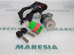 Gebruikte Kontaktslot + Sleutel Peugeot 807 2.2 16V Prijs € 85,00 Margeregeling aangeboden door Maresia Parts