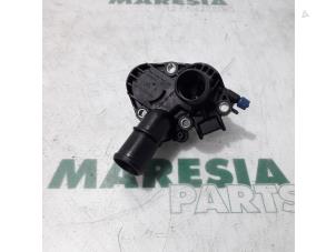 Gebruikte Thermostaathuis Peugeot 2008 (CU) 1.2 Vti 12V PureTech 82 Prijs € 50,00 Margeregeling aangeboden door Maresia Parts