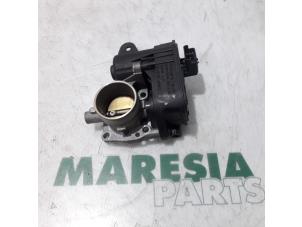 Gebruikte Gasklephuis Peugeot 2008 (CU) 1.2 Vti 12V PureTech 82 Prijs € 30,00 Margeregeling aangeboden door Maresia Parts