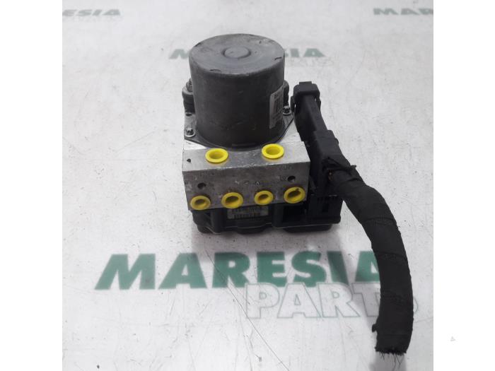 Gebruikte ABS Pomp Alfa Romeo GT (937) 1.9 JTD 16V Multijet Prijs € 80,00 Margeregeling aangeboden door Maresia Parts