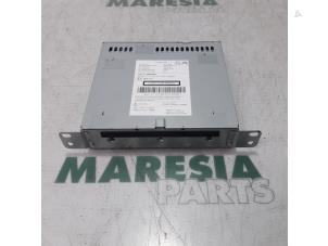 Gebruikte Radio CD Speler Peugeot 508 SW (8E/8U) 2.0 BlueHDi 180 16V Prijs € 367,50 Margeregeling aangeboden door Maresia Parts