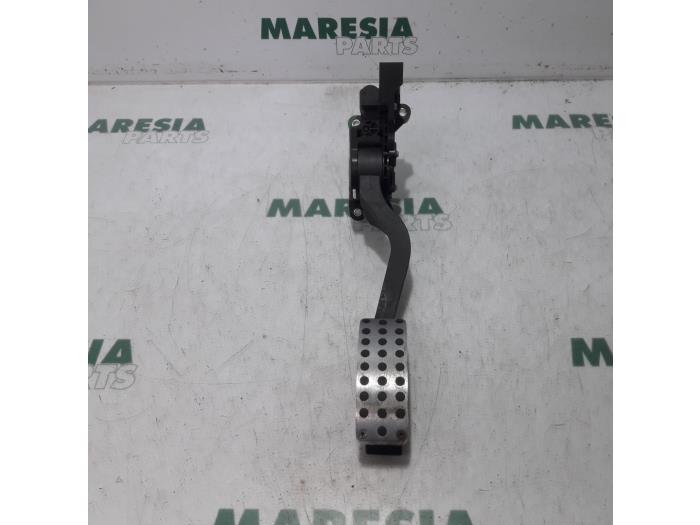 Gebruikte Sensor Gaspedaalpositie Alfa Romeo GT (937) 1.9 JTD 16V Multijet Prijs € 40,00 Margeregeling aangeboden door Maresia Parts