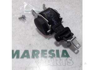 Gebruikte Veiligheidsgordel midden-achter Peugeot 307 SW (3H) 1.6 16V Prijs € 30,00 Margeregeling aangeboden door Maresia Parts