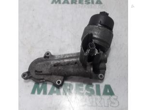 Gebruikte Oliefilterhouder Peugeot 207/207+ (WA/WC/WM) 1.6 16V Prijs € 35,00 Margeregeling aangeboden door Maresia Parts