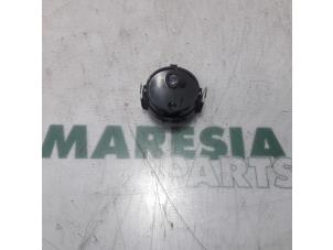 Gebruikte Sensor regen Renault Modus/Grand Modus (JP) 1.5 dCi 80 Prijs € 25,00 Margeregeling aangeboden door Maresia Parts