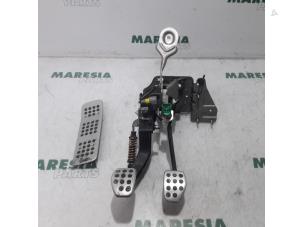 Gebruikte Pedalen Set Peugeot RCZ (4J) 1.6 16V THP Prijs € 157,50 Margeregeling aangeboden door Maresia Parts