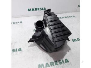 Gebruikte Luchtfilterhuis Renault Scénic III (JZ) 1.2 16V TCe 115 Energy Prijs € 75,00 Margeregeling aangeboden door Maresia Parts