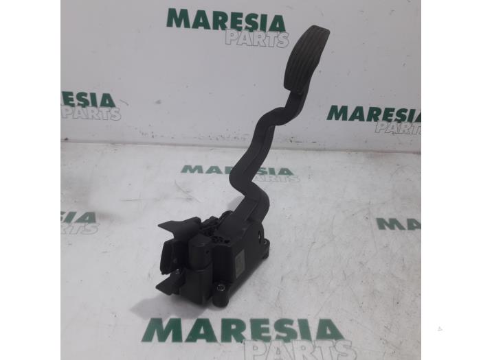 Gebruikte Sensor Gaspedaalpositie Lancia Delta (844) 1.6 D Multijet 16V 120 Prijs € 25,00 Margeregeling aangeboden door Maresia Parts