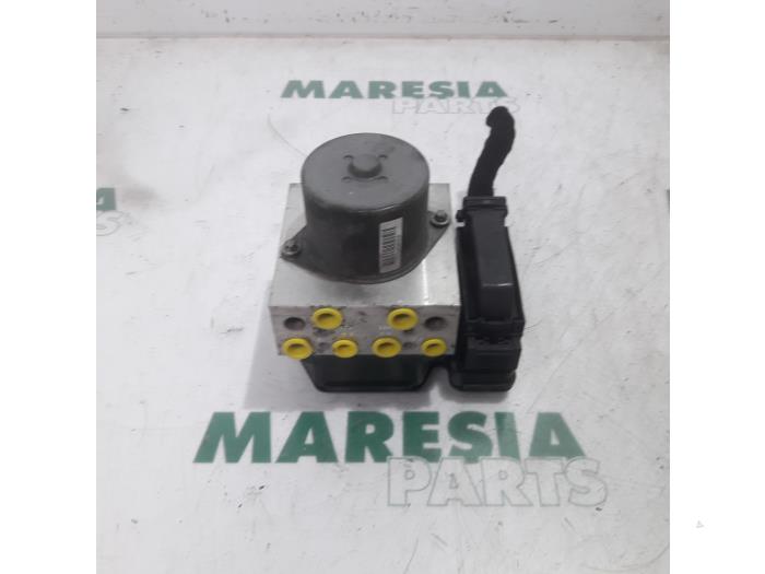 Gebruikte ABS Pomp Lancia Delta (844) 1.6 D Multijet 16V 120 Prijs € 99,00 Margeregeling aangeboden door Maresia Parts