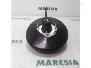 Gebruikte Rembooster Lancia Delta (844) 1.6 D Multijet 16V 120 Prijs € 75,00 Margeregeling aangeboden door Maresia Parts