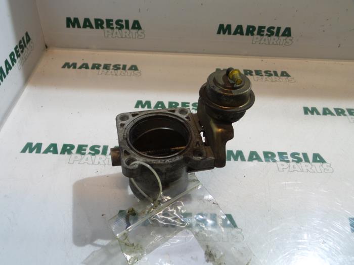 Gebruikte Gasklephuis Renault Vel Satis (BJ) 3.0 dCi V6 24V Prijs € 105,00 Margeregeling aangeboden door Maresia Parts