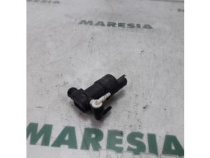 Gebruikte Ruitensproeierpomp voor Citroen C3 Picasso (SH) 1.6 HDi 16V 90 Prijs € 10,00 Margeregeling aangeboden door Maresia Parts
