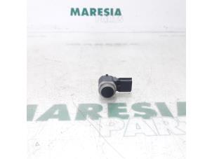 Gebruikte PDC Sensor Renault Captur (2R) 0.9 Energy TCE 12V Prijs € 25,00 Margeregeling aangeboden door Maresia Parts