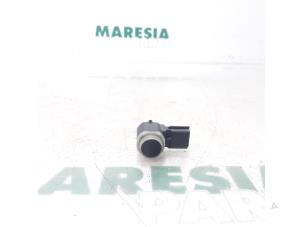 Gebruikte PDC Sensor Renault Captur (2R) 0.9 Energy TCE 12V Prijs € 25,00 Margeregeling aangeboden door Maresia Parts