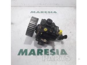 Gebruikte Brandstofpomp Mechanisch Alfa Romeo 159 (939AX) 1.9 JTDm 16V Prijs € 156,45 Margeregeling aangeboden door Maresia Parts