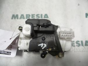 Gebruikte Deurslot Mechaniek 4Deurs links-voor Peugeot 607 (9D/U) 2.2 HDi 16V FAP Prijs € 25,00 Margeregeling aangeboden door Maresia Parts
