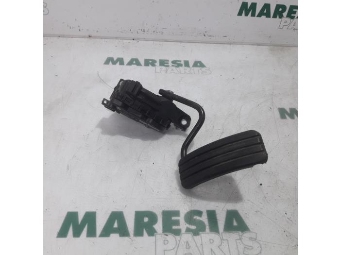 Gebruikte Sensor Gaspedaalpositie Renault Espace (JK) 2.0 dCi 16V 130 FAP Prijs € 29,99 Margeregeling aangeboden door Maresia Parts
