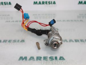 Gebruikte Kontaktslot + Sleutel Peugeot 607 (9D/U) 2.2 HDi 16V FAP Prijs € 50,00 Margeregeling aangeboden door Maresia Parts