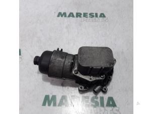Gebruikte Oliefilterhouder Citroen C4 Berline (LC) 1.6 HDi 16V Prijs € 45,00 Margeregeling aangeboden door Maresia Parts