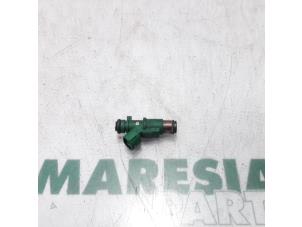 Gebruikte Injector (benzine injectie) Citroen C3 Pluriel (HB) 1.4 Prijs € 20,00 Margeregeling aangeboden door Maresia Parts