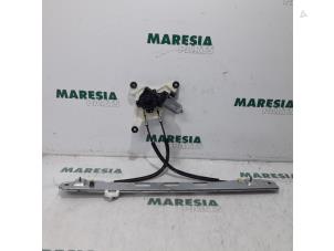 Gebruikte Ruitmechaniek 2Deurs rechts-voor Renault Master IV (MA/MB/MC/MD/MH/MF/MG/MH) 2.3 dCi 16V Prijs € 90,75 Inclusief btw aangeboden door Maresia Parts