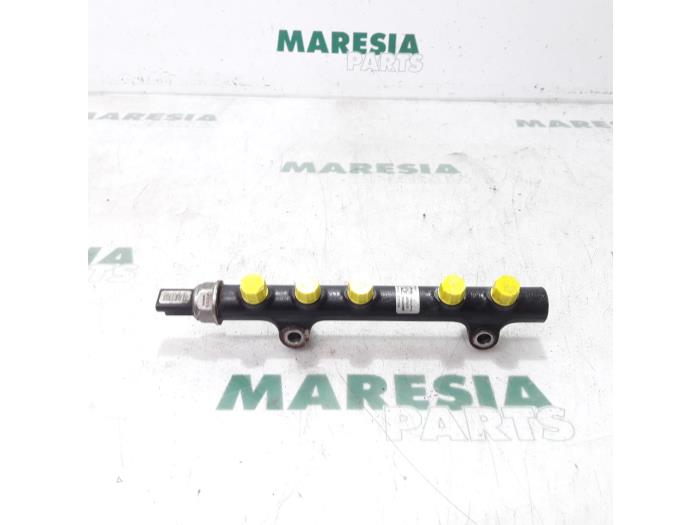 Gebruikte Injector brug Citroen C4 Picasso (3D/3E) 1.6 e-HDi 115 Prijs € 50,00 Margeregeling aangeboden door Maresia Parts