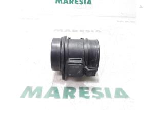 Gebruikte Luchthoeveelheidsmeter Renault Master IV (MA/MB/MC/MD/MH/MF/MG/MH) 2.3 dCi 16V Prijs € 60,50 Inclusief btw aangeboden door Maresia Parts