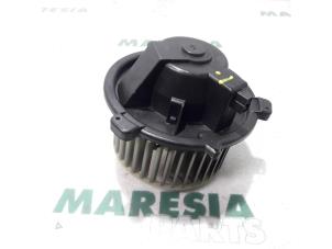 Gebruikte Chaufage Ventilatiemotor Fiat Barchetta (183) 1.8 16V Prijs € 25,00 Margeregeling aangeboden door Maresia Parts