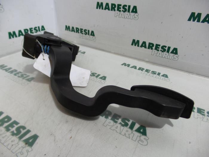 Gebruikte Gaspedaalpositie Sensor Fiat Stilo (192A/B) 1.6 16V 3-Drs. Prijs € 25,00 Margeregeling aangeboden door Maresia Parts